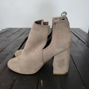 Steve Madden Cut Out Booties Heeled Boots Taupe Suede Round Toe Block Heel